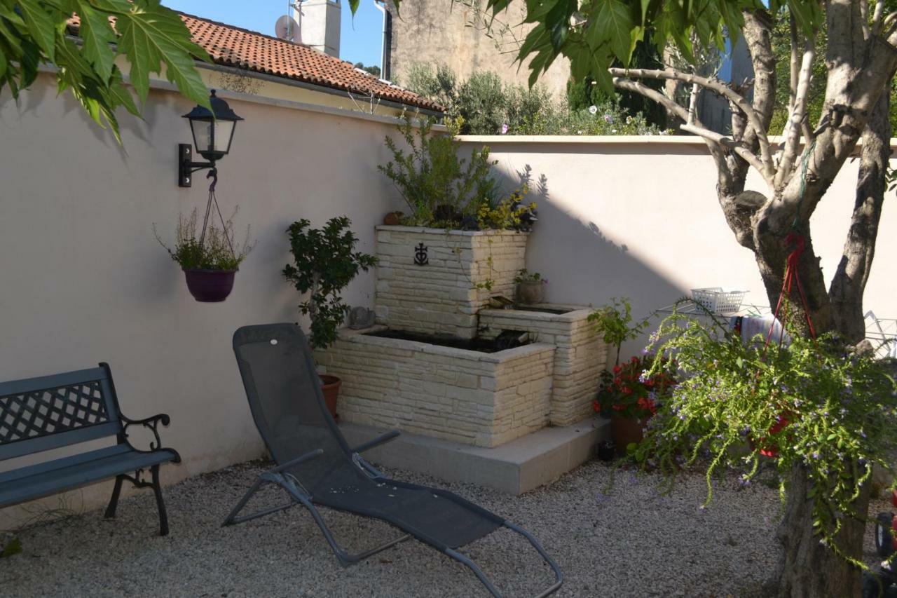 La Passeronne Barbentane Bagian luar foto